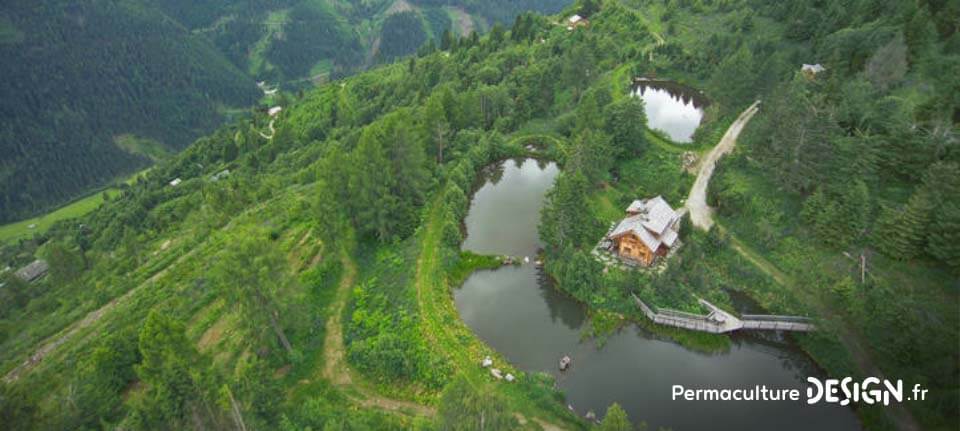 La ferme en permaculture de Sepp Holzer est un exemple remarquable de ce que peut donner une conception permacole réussie.