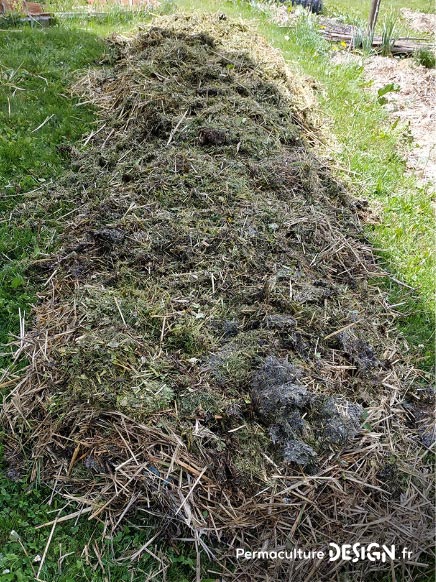 La culture en lasagne est une technique de Permaculture visant à créer des buttes de culture temporaires très fertiles. Un jardin en lasagne ou potager en lasagne se réalise rapidement et facilement si on a les matières organiques à disposition.